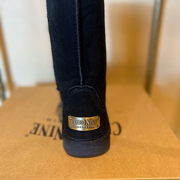 Sheepskin Rugged Sole Boot - Picture 3 of 5